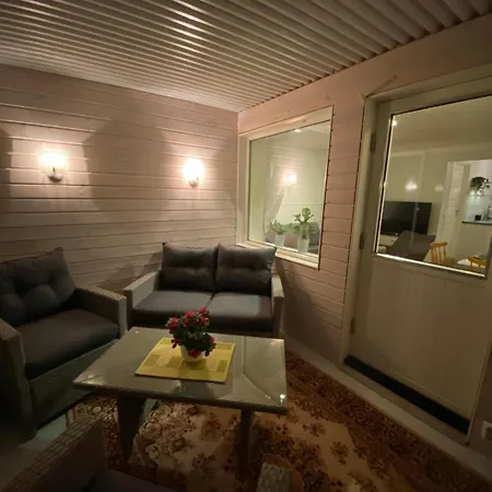 Gitta - Privat With Glass Patio And Free Parking Daire Tromsø