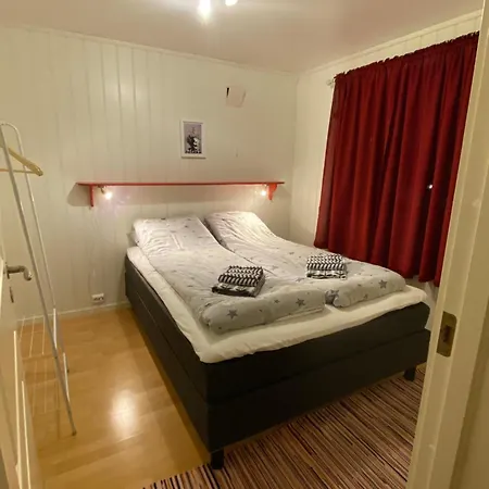 Gitta - Privat With Glass Patio And Free Parking Τρόμσο