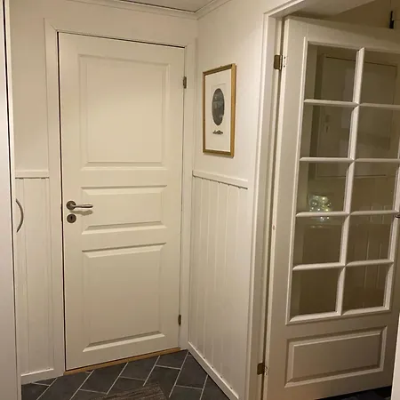 Gitta - Privat With Glass Patio And Free Parking Τρόμσο